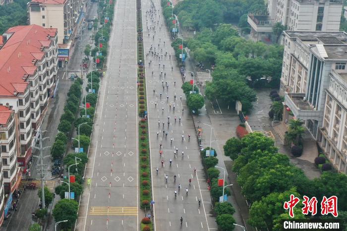 2023年南昌进贤环青岚湖自行车大赛鸣枪开赛，约