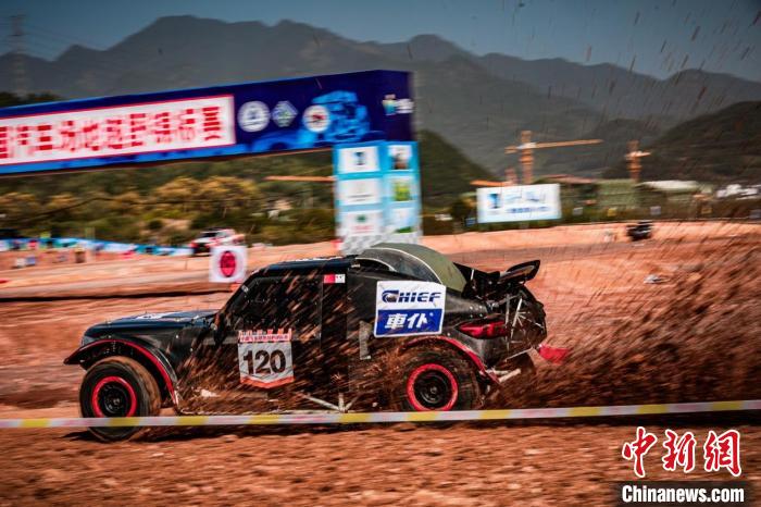 发车在即：80余名车手决战三圣之地，衢州柯城站