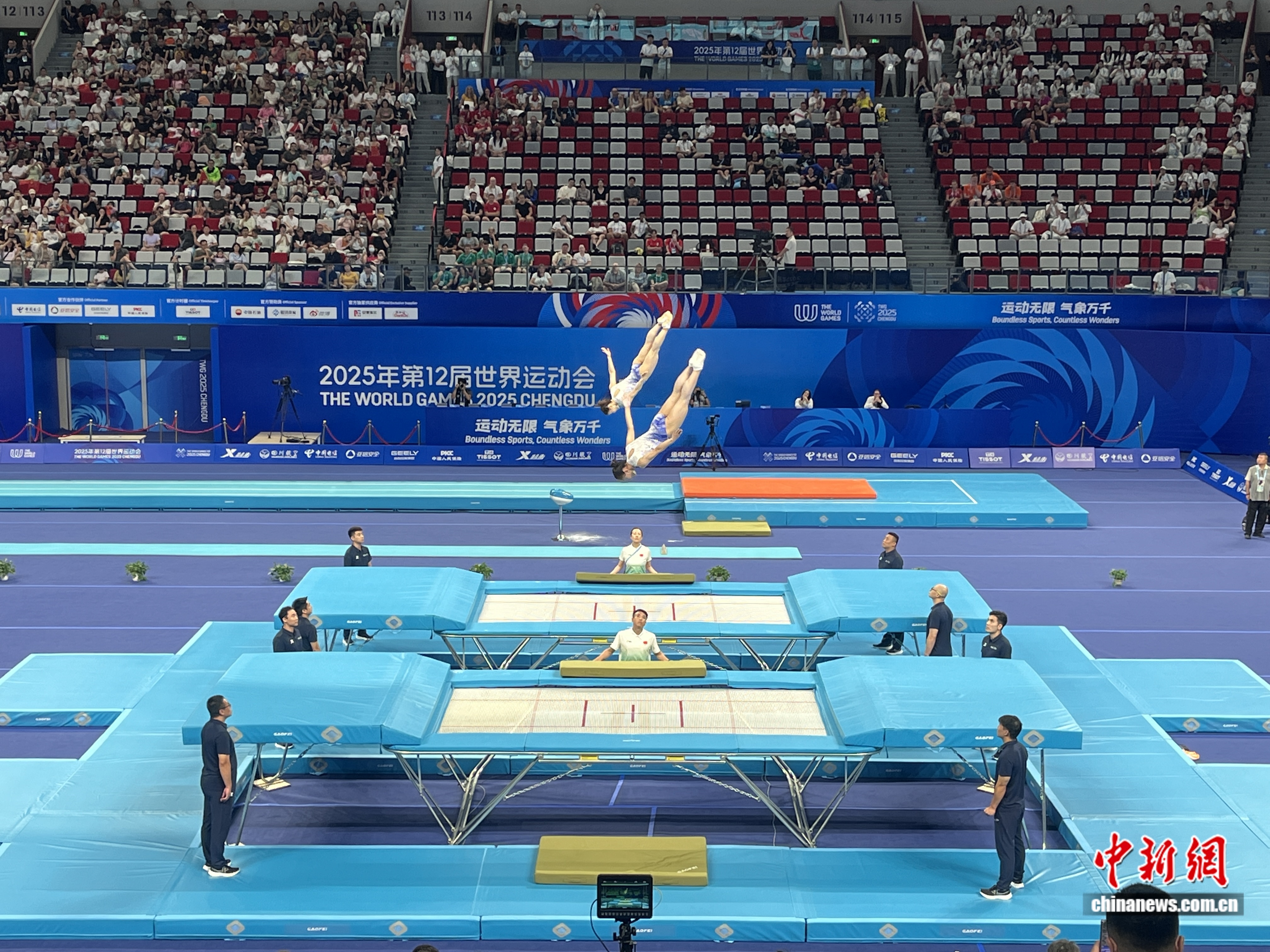 成都世运会中国蹦床女子双人同步夺冠，胡译乘