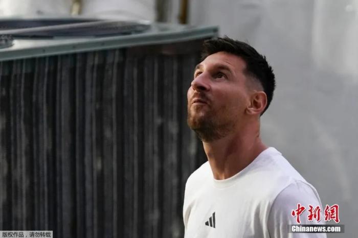 梅西第八次问鼎金球奖 超越历史纪录再创传奇