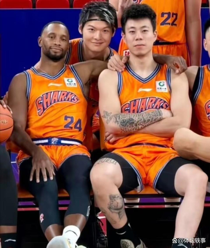 上海男篮32分横扫山西 阵容厚度成制胜关键