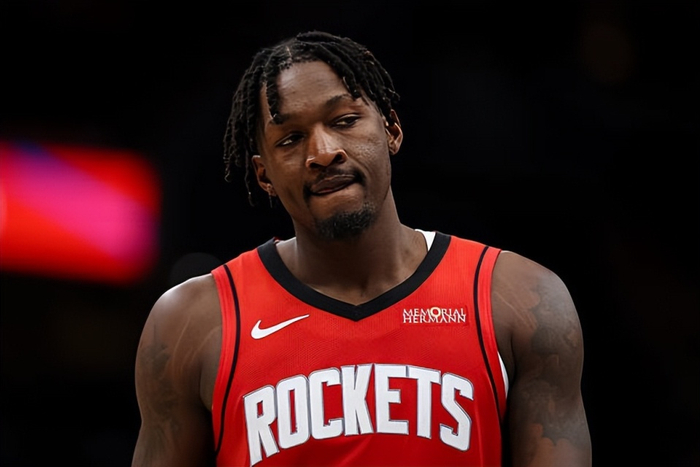 火箭替补锋线芬尼-史密斯低迷表现引质疑 乌度卡