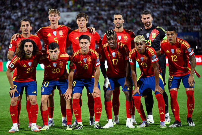 奥亚萨瓦尔双响助西班牙3-0完胜塞尔维亚 穆尼奥