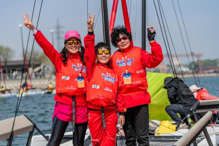 秦皇岛国际旅游港上演中国家庭帆船赛收官日，