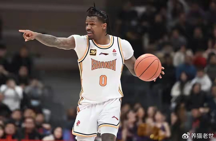 上海男篮险胜广州，王哲林罚球定乾坤，隐患浮